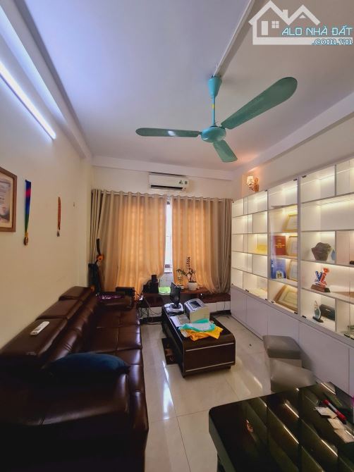 BÁN NHÀ BÁT KHỐI LONG BIÊN 45m 5 TẦNG NGÕ Ô TÔ GẦN PHỐ NHÀ MỚI ĐẸP 2 THOÁNG GIÁ 8 TỶ - 2