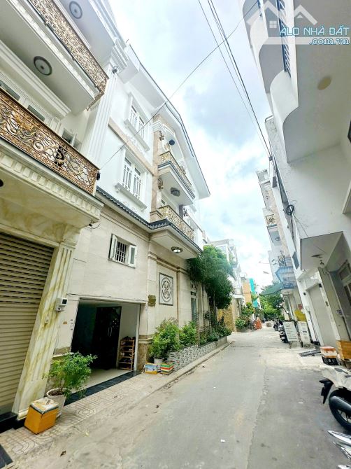 BIỆT THỰ ĐƯỜNG SỐ 11,GÓC 2 MẶT TIỀN ĐƯỜNG NỘI BỘ QUẬN BÌNH TÂN  CHỈ 13.7 Tỷ.  MSS:1602984 - 2