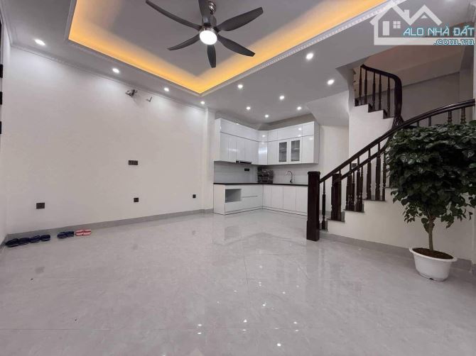 BÁN NHÀ SIÊU ĐẸP YÊN HÒA 35M 5T MT4M THIẾT KẾ HIỆN ĐẠI NGÕ RỘNG ĐẸP NHỈNH 7 TỶ - 2
