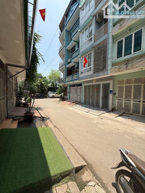 Bán nhà Đội Cấn 5 tầng DT 40m2 Mặt tiền 5m giá nhỉnh 18 tỷ - 2