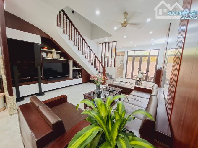 nhà dân xây, vài bước ô tô tránh, ngõ thông diện tích 63m, 3tầng, MT4.5, giá 8,5 tỷ - 2