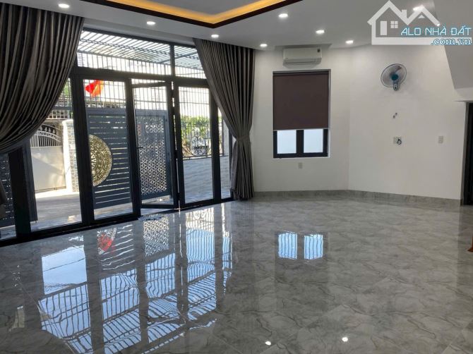 Nhà mới xây 3 tầng mặt tiền đường Mai An Tiêm Gần biển Hòn Chồng - 2