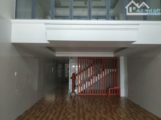 CHO THUÊ NHÀ MẶT TIỀN KHU DÂN CƯ NAM LONG 8 PHÒNG NGỦ GIÁ 15 TRIỆU - 2
