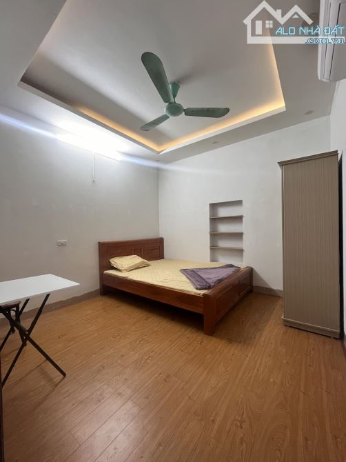 NHÀ ĐẸP TRẦN THÁI TÔNG CẦU GIẤY 40M*5T 10 TỶ , MẶT NGÕ THÔNG,BA GÁC TRÁNH NHAU, KINH DOANH - 2