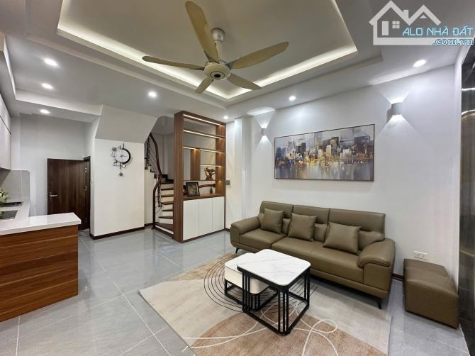 ĐỘI CẤN -BA ĐÌNH- 35m2 - 5TẦNG- MT:4.5m - GIÁ: 7,9 Tỷ 👉THÔNG KIM MÃ TH - 2