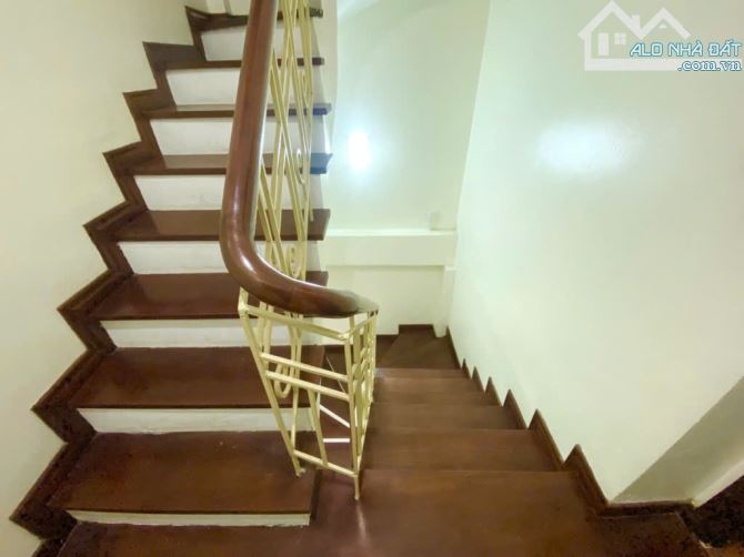 CẦN TIỀN. BÁN NHANH CĂN HOA HẬU 49M2 - NHÀ ĐẸP - PHÂN LÔ - Ô TÔ - VỈA HÈ - 2