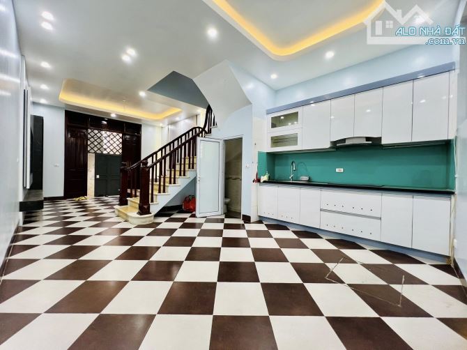 Bán gấp nhà HV Mật Mã Chiến Thắng 40m2 5T MT 5m 6.8 tỷ nhà dân xây đẹp - 2 thoáng ngõ đẹp - 2