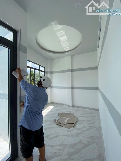Bán Nhà Trệt Lầu mới Gần Bờ Hồ Huỳnh Cương - 2