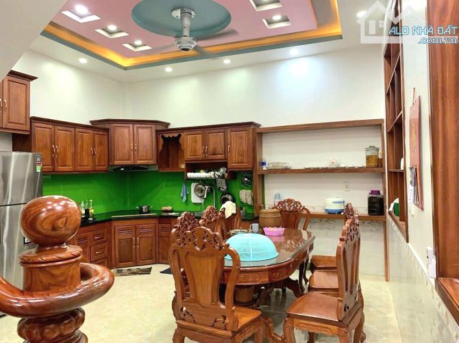 NHÀ MẶT TIỀN GẦN CHỢ ĐOÀN THỊ KIA. DĨ AN.  Ô TÔ. 83m² 3 Tầng. Chỉ 4,5T - 2