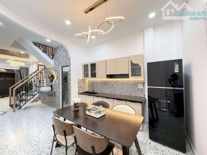 Chủ ngộp cần bán nhà Lê Văn Sĩ,quận 3.giá 4tỉ450/67,5m2(4,5*15m).Sổ sẵn .nhà full nội thất - 2