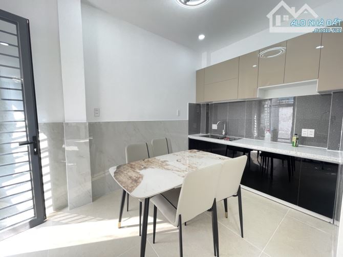Nhà đẹp giáp Bình Thạnh,gần mặt tiền quang trung, 2 mặt tiền thoáng mát, 42m2, giá 4.x tỷ - 2