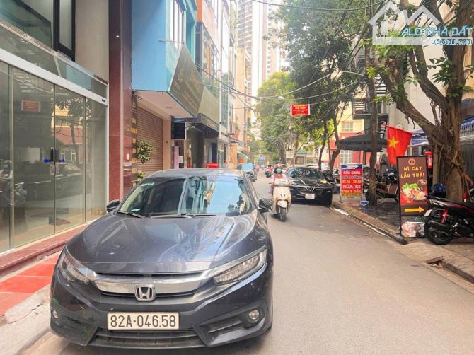NHÀ DÂN XÂY CHẮC CHẮN. GARA 2 Ô TÔ. TRUNG KÍNH. TRUNG TÂM CẦU GIẤY. 50 M2. GIÁ 23 TỶ. - 2