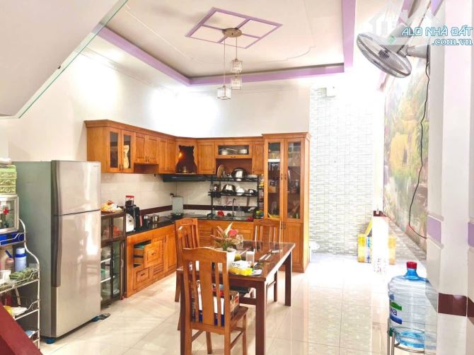 Bán Nhà 2 Lầu Trung Tâm Y Tế Dĩ An , Gần chợ Dĩ An 1 - 2