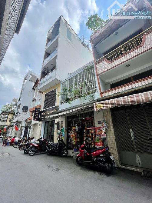 Bán gấp nhà hẻm xe Carnival đường Lý Chính Thắng - DT 4x20m không lộ giới chỉ 160 tr/m2 - 2
