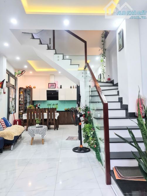 Nhà 3 tầng Nguyễn Cao sát Nguyễn Tất Thành - 2