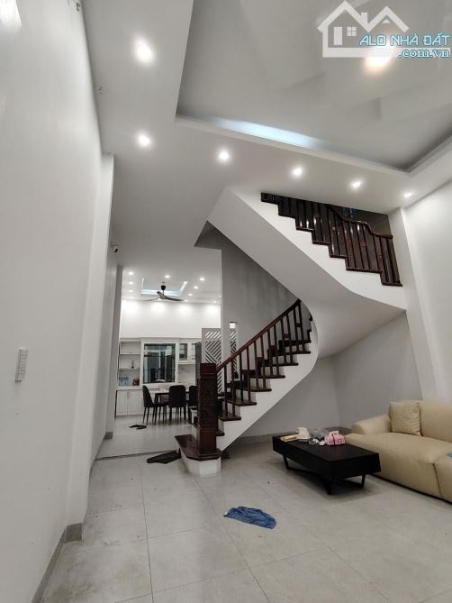 NHÀ ĐẸP 5 TẦNG NGỌC LÂM,PHÂN LÔ Ô TÔ TRÁNH VỈA HÈ,KINH DOANH ĐỈNH,NGÕ THÔNG TỨ TUNG.GIÁ RẺ - 2