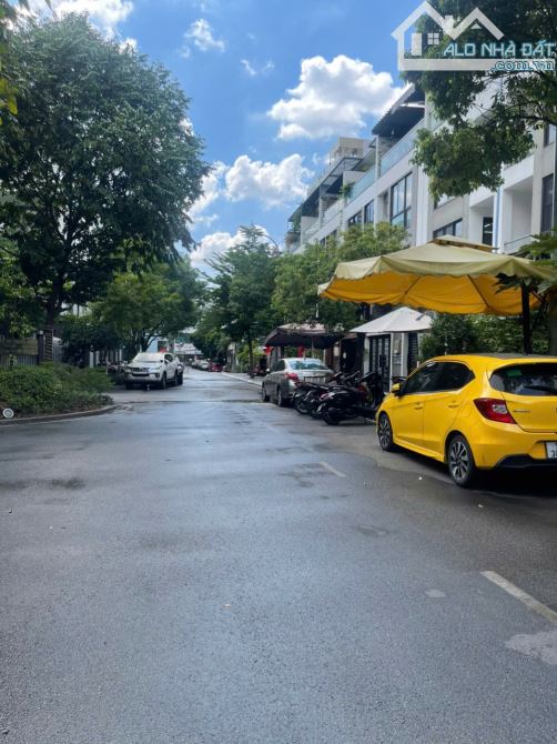 Bán nhà MT Hà Đô Centrosa, đường số 7 Khu Z756, Quận 10, DT: 5.5 X 16 - KC: 4 Tầng - 45 tỷ - 2