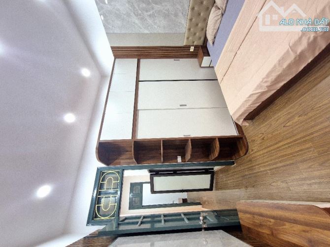 Bán nhà đẹp 4 tầng x 38m2, ngõ thông kinh doanh, VF3 qua nhà