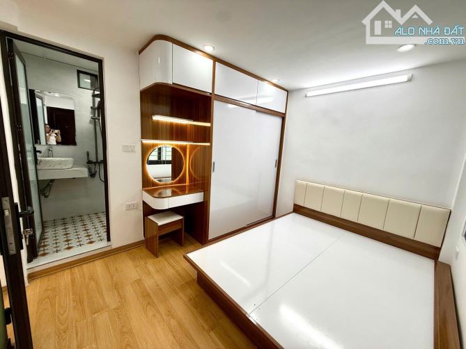 VIP TẬP THỂ BÁCH KHOA ✅4.x TỶ, 85m2, Ô TÔ TRÁNH CHÂN CẦU THANG - 3 NGỦ - 2