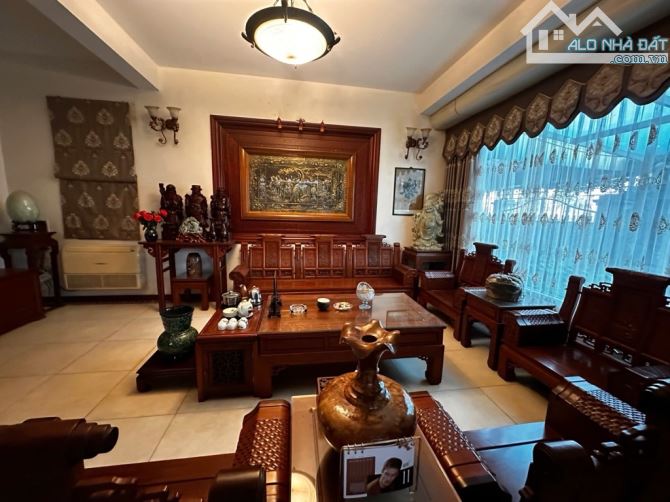 Bán nhà phố Nguyễn Phúc Lai – 132m², mặt tiền 8.8m, 2 mặt thoáng – sát hồ - 2