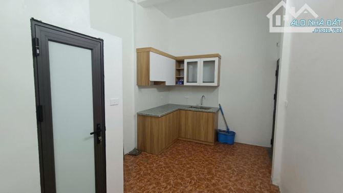 NHÀ MẶT NGÕ - CÁCH PHỐ HOÀNG HOA THÁM 20M. GẦN CHỢ BƯỞI - 2