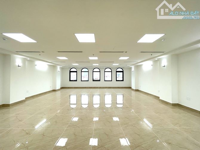 BÁN NHÀ CẦU GIẤY, MẶT PHỐ VŨ PHẠM HÀM, 2 MẶT TIỀN, VỈA HÈ 10M, Ô TÔ DỪNG ĐỖ NGÀY ĐÊM 82*8 - 2
