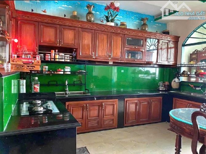 Ngộp bank - giảm mạnh 1,3 tỷ! Nhà MT Nguyễn Ảnh Thủ - 135m2 - 3 tầng - 2