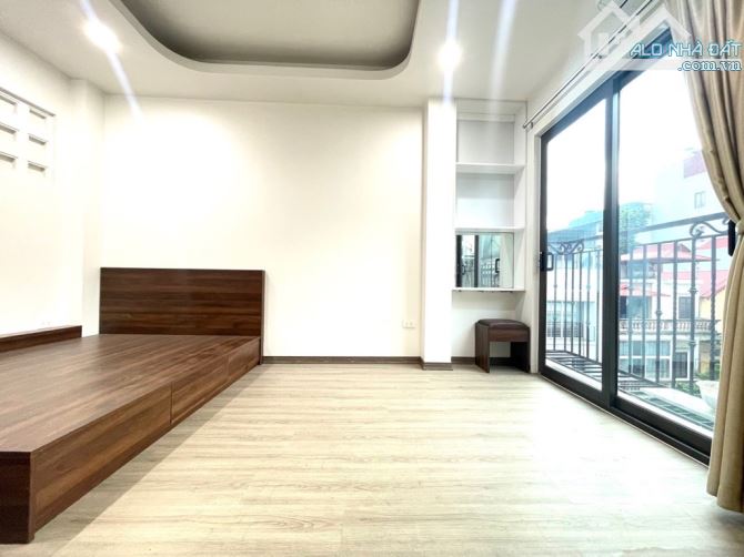 NHÀ ĐẸP LẠC LONG QUÂN - HIẾM HOT - SỔ VUÔNG - THANG MÁY - 30m2 x 6 Tầng x mt:5m -CHỈ 5 Tỷ - 2