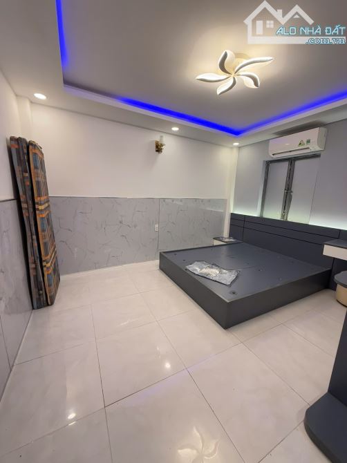 Bán Nhà Lửng Đúc, kiệt lớn sát biển Nguyễn Tất Thành. 70m2 đất - 3