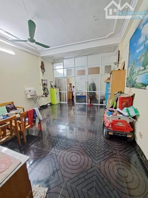 BÁN NHÀ PHỐ VŨ HỮU. Ô TÔ TRÁNH . DT 108 M. NHÀ 4 TẦNG . GIÁ 21,5 TỶ. NGAY NGÃ BA - 3