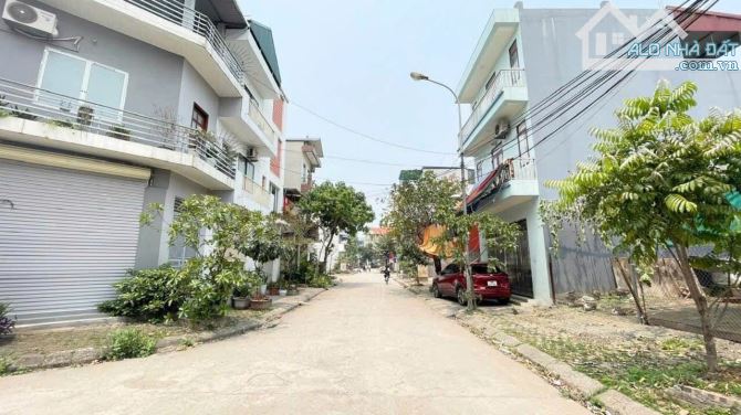 NHÀ ĐẸP Ở NGAY - TẠI CẦU DIỄN - DT 35m2 - Ô TÔ - SỔ VUÔNG - CHỈ 5 TỶ 8 - 3