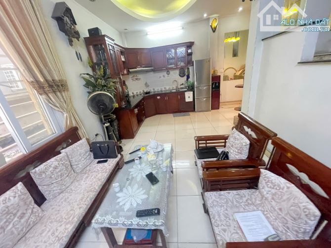 HIẾM!! Bán nhà Kim Mã 35m2, ngõ đẹp, nhà đẹp ở luôn, full NT, dân xây chắc chắn, 2 mặt ngõ - 3