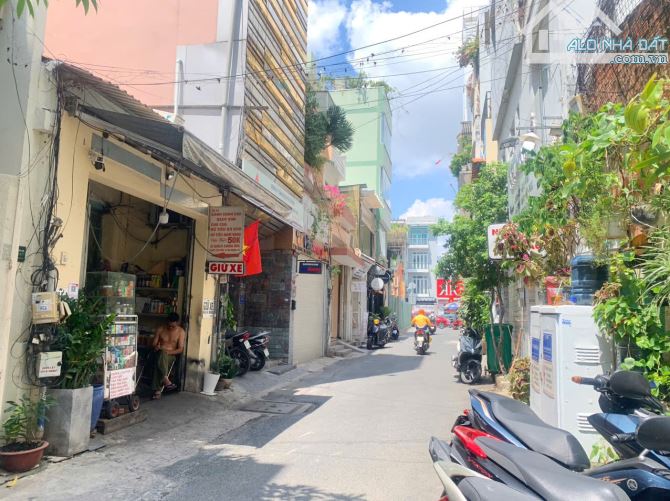 BÁN NHÀ CẤP 4, HXH, TRUNG TÂM QUẬN Q1.DT:4x20, giá:24 tỷ - 3