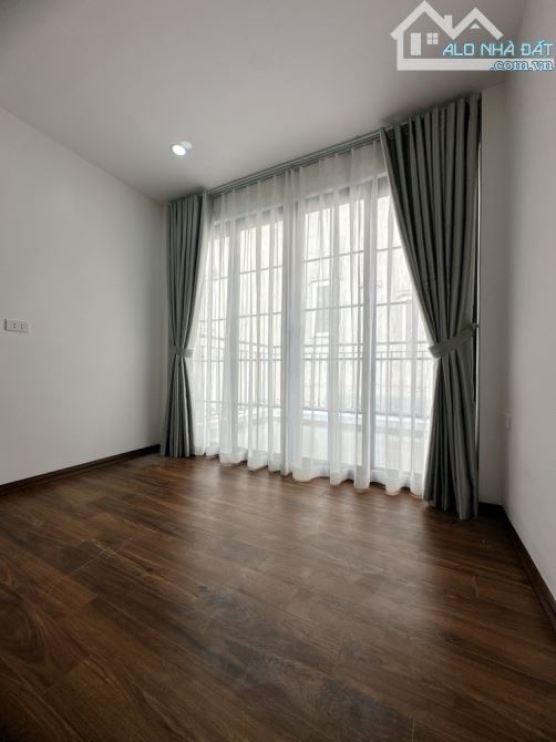 NHÀ MỚI KÍNH COONG- NGÕ THÔNG-THOÁNG SÁNG- 5TẦNG - TÔN ĐỨC THẮNG CHỈ HƠN 5tỷ - 3