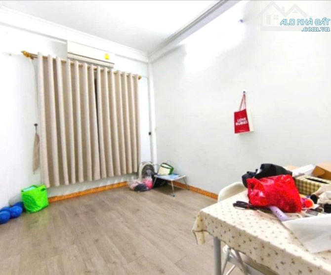 HƠN 3TỶ - 22m2 - 4 TẦNG - 3 NGỦ - SỔ RIÊNG - TRƯỚC NHÀ RỘNG 2M - MẤY BƯỚC RA MẶT PHỐ - 3