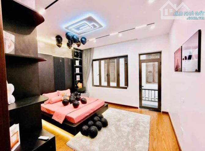 HÀNG HIẾM- TRẦN THÁI TÔNG - 40M2 - 4TẦNG - HƠN 8TỶ - MẶT TIỀN KHỦNG 2 MẶT THOÁNG - TRUNG T - 3