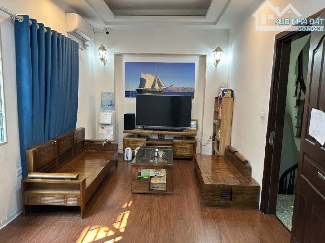 VŨ ĐỨC THẬN DÂN XÂY - 5 TẦNG - CHỈ 5.6 TỶ -10M RA MẶT PHỐ Ô TÔ TRÁNH - 3