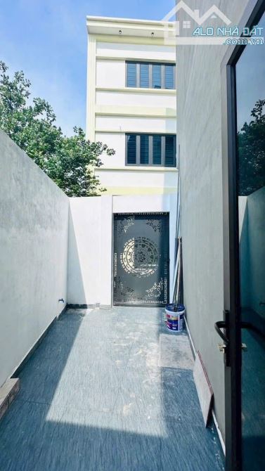 💥NHÀ 3 TẦNG ĐỘC LẬP ,KIỀU ĐÔNG HỒNG THÁI   ✅ Diện tích: 60,4m² –  ✅ Vị trí thuận tiện: - 3
