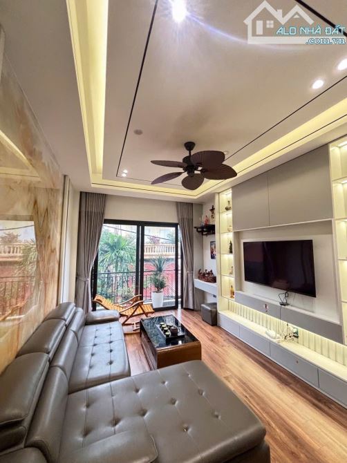 Nhà đẹp nội thất xịn ô tô vào nhà ngõ Phố Lý Sơn DT 48m2 . Giá 12.5 tỷ - 3
