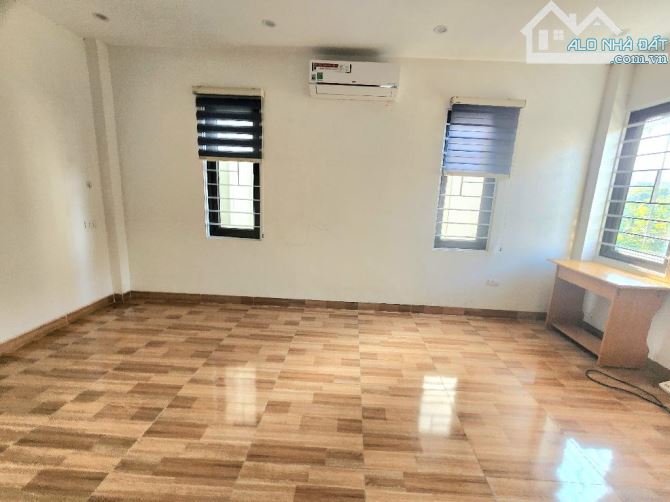 Bán nhà Thạch Bàn gần chợ Đồng Dinh -30m -4 tầng -3 ngủ - 3