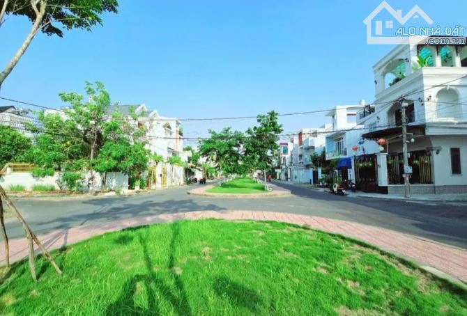 BÁN BIỆT THỰ - VIEW CÔNG VIÊN - KDC HƯNG PHÚ - 3