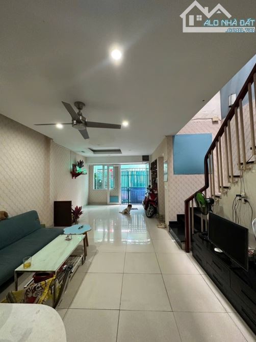 Nhà Bán Gấp ,Hoàng Văn Thụ, khu khách sạn đệ nhất , 67m2 , 2 Tầng , Giá 7,7 Tỷ TL - 3