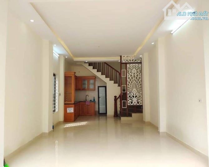 🏡 BÁN NHÀ NGUYỄN VĂN CỪ - 140M2 4T MT8,6M 40 tỷ Vị trí đắc địa - 3