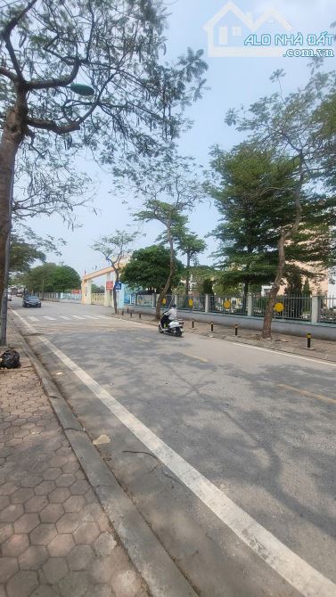 Nhà 40m2 Ngay Cổng Trường Tiểu Học – View Cổ Linh - 3