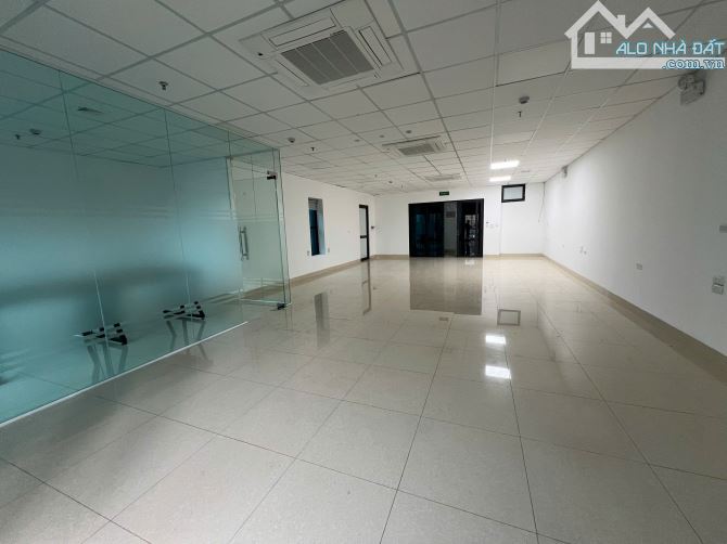 CHO THUÊ VĂN PHÒNG 120M2 GIÁ CHỈ 18,5TR TẠI MỄ TRÌ HẠ - NAM TỪ LIÊM VIEW KÍNH . - 3