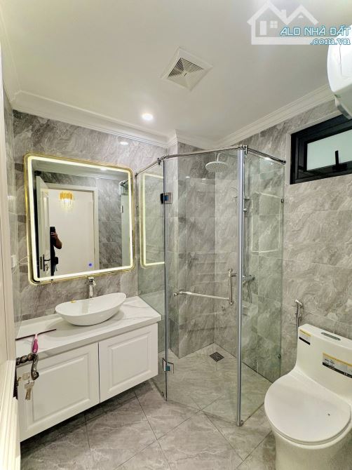 Cần bán nhà mặt phố Yên Lạc 45m x 5 tầng thang máy , oto đỗ cửa , ngõ thông thoáng 2 đầu - 3