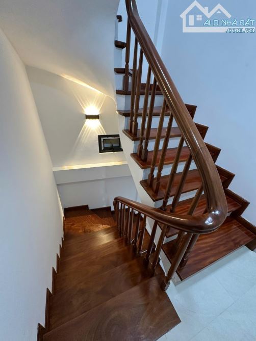 NHÀ MỚI 4.5 TẦNG – GẦN BÁCH KINH XÂY – 31.6m², MT 4.2m – GIÁ 8.1 TỶ!  Thiết kế hiện đại, t - 3