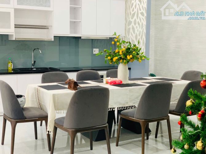 NHÀ MỚI ĐẸP HẺM Ô TÔ ĐƯỜNG VÕ THỊ SÁU- PHƯỜNG 2- TP. VT - S=97m2=7,3x13m= 4 TẦNG- 14,8 TỶ - 3