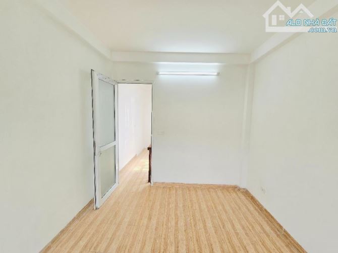 NHÀ ĐẸP HOÀNG MAI MẶT NGÕ Ô TÔ ĐỖ CỬA- KINH DOANH - 33m 5 TẦNG NHÔ 6 TỶ. - 3
