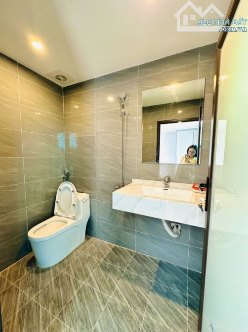 BÁN CĂN TẬP THỂ LÁNG HẠ. DT 65m2 x 2PN, WC KHÉP KÍN, NHÀ ĐẸP LÔ GÓC, SĐCC - 3